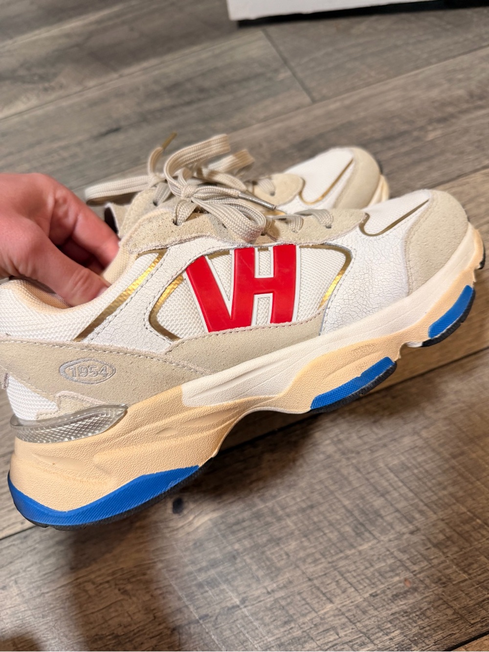 Vintage Havana Beige White Sneakers with Red and Blue Accents